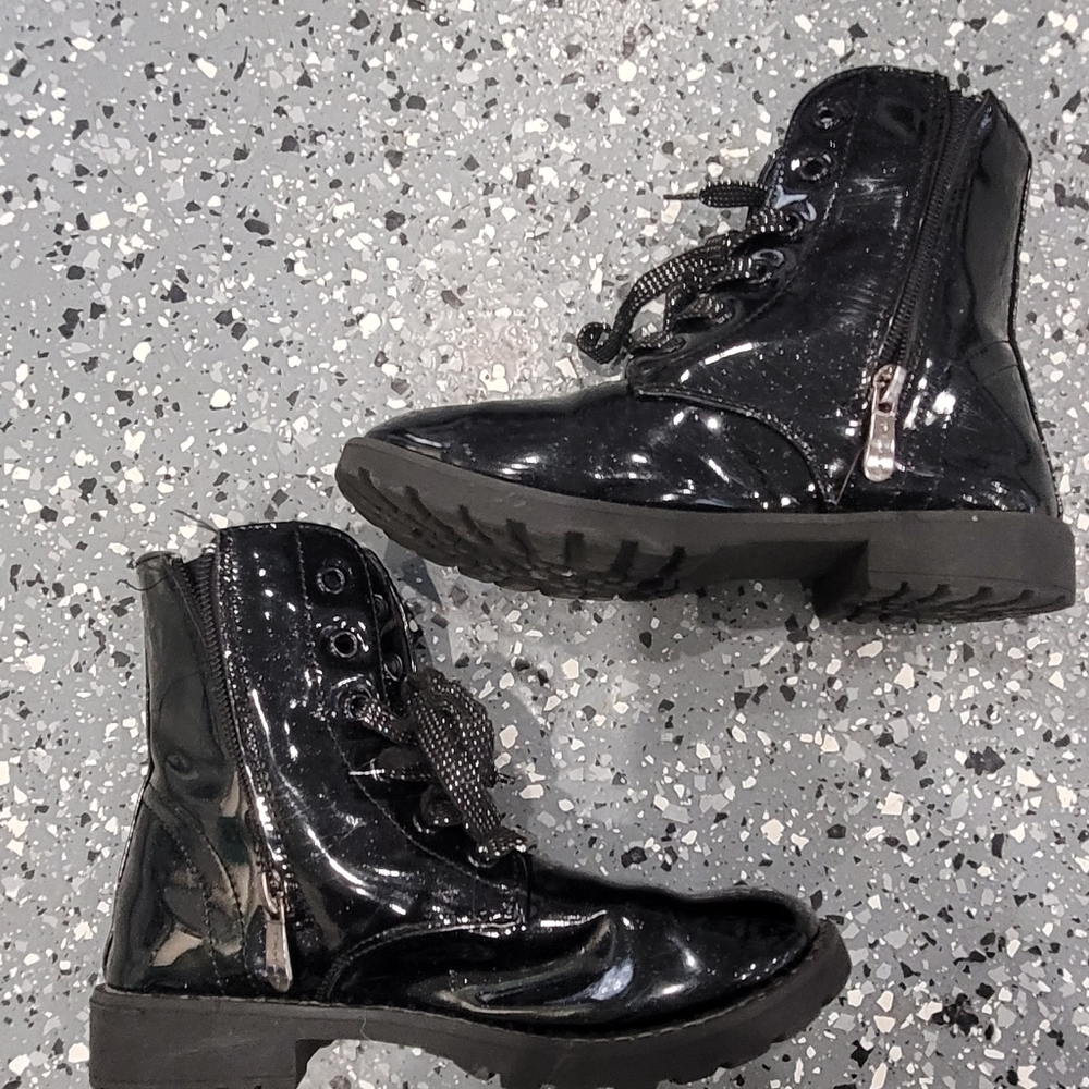 Boots - Picture 4 of 7